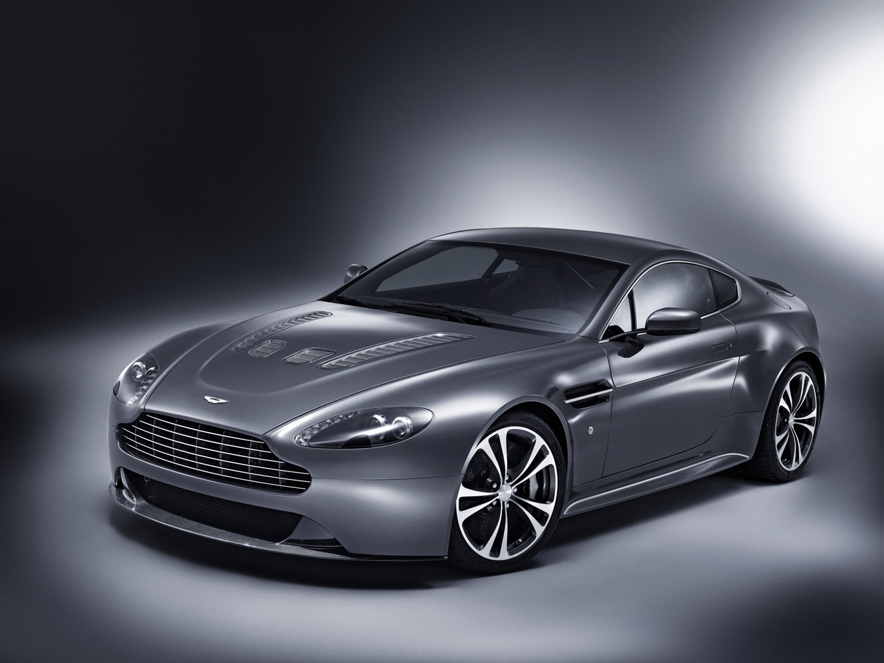 Aston Martin DB9 V12